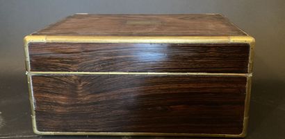 Coffret de toilette en placage de palissandre...
