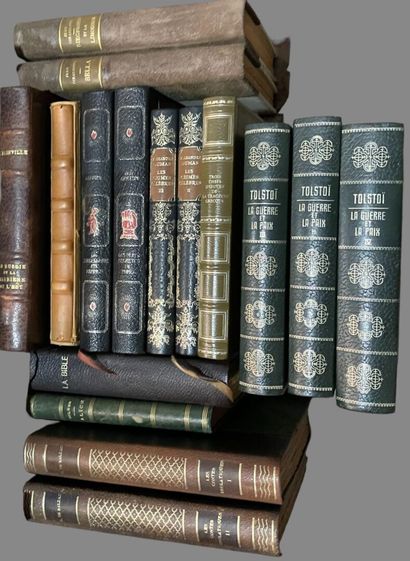 Lot of bound and paperback books,
mainly...