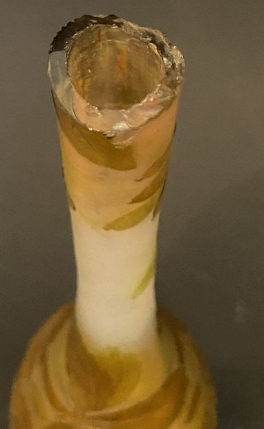 GALLE
Vase soliflore balustre en verre multicouche...