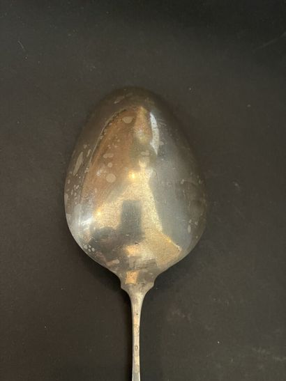Importante cuillère à ragout en argent étranger...