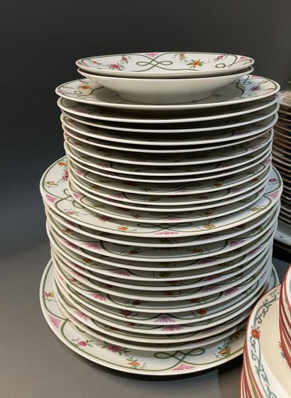 Parties de service de table en porcelaine...