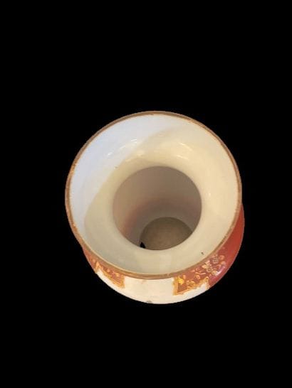Paire de vases en verre opalin émaillé à...