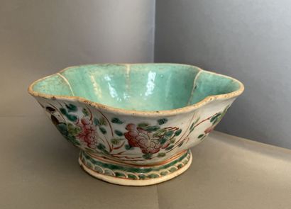 CHINE - Fin XIXème siècle
Bol polylobé sur...