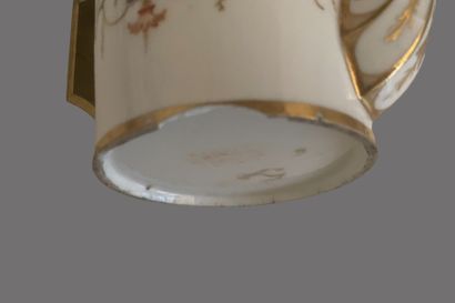 Service tête à tête en porcelaine à décor...