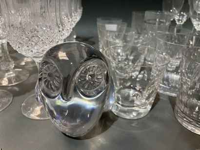 Lot de verres à pieds, certains en cristal...