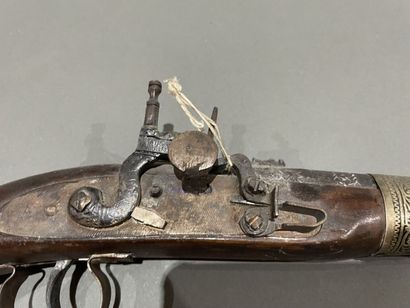 Pistolet en bois et incrustation d'os et...