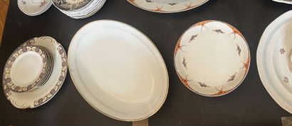 Lot d'assiettes dépareillées certaines accidentées...