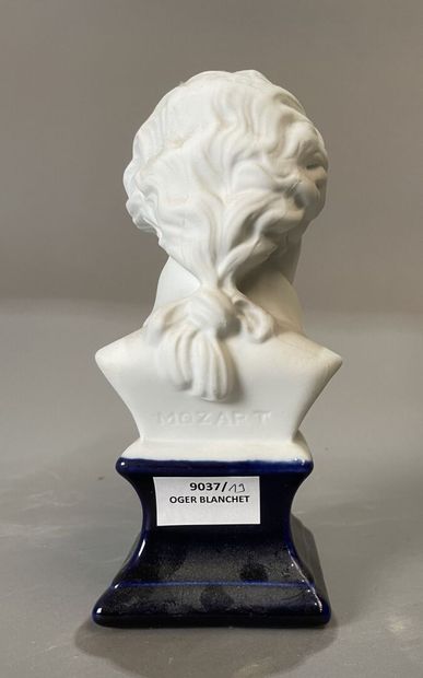 Mozart
Petit buste en biscuit de porcelaine,...