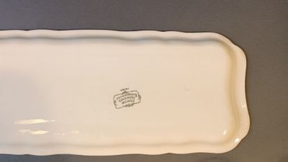 Plat à cake en faïence fine de SARREGUEMINES....