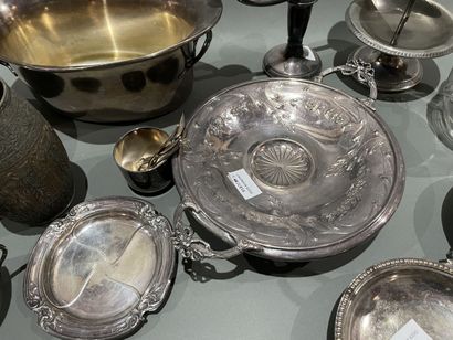 Lot de métal argenté : coupes, bougeoir et...