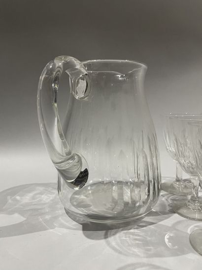 BACCARAT 
Service de verres à pied en cristal...