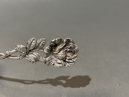 Pelle à tarte en argent ciselé et ajouré...