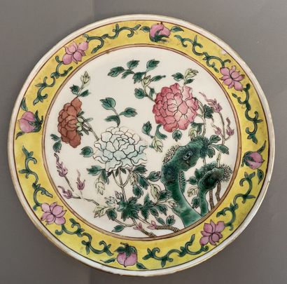 CHINE - XIXème siècle
Assiette en porcelaine...