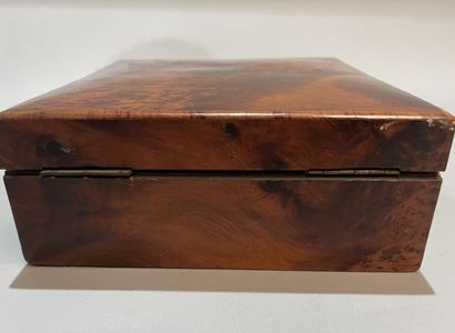 Coffret de forme carrée en placage ronce...