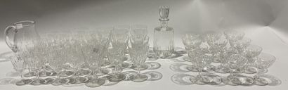 BACCARAT 
Service de verres à pied en cristal...