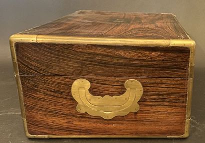 Coffret de toilette en placage de palissandre...