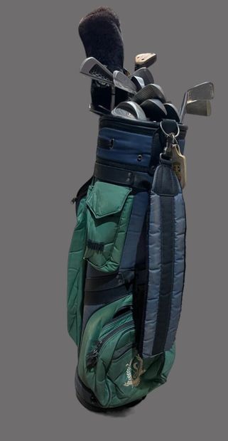 4 sacs de golf en toile et cuir comprenant...