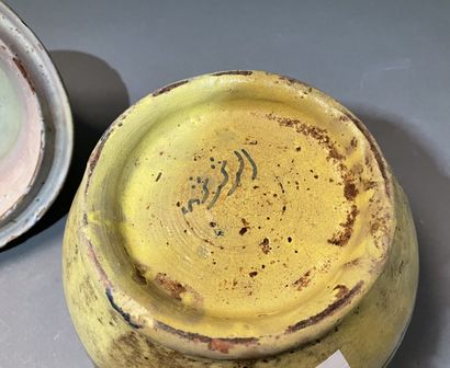 Pot à beurre en terre cuite émaillée 
Travail...