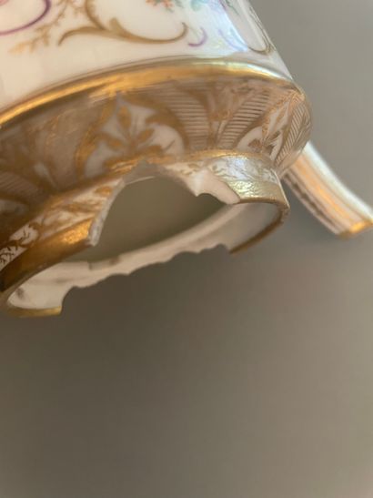 Service tête à tête en porcelaine à décor...