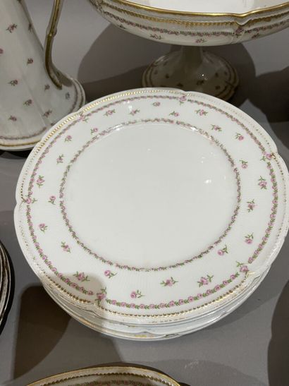 Partie de service de table en porcelaine...
