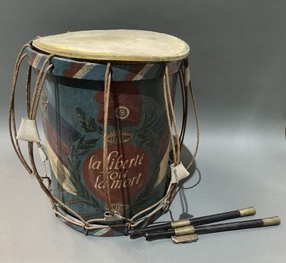 Tambour en bois peint 
