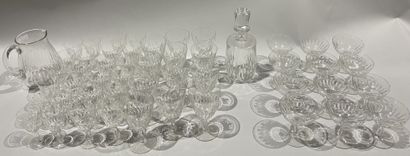 BACCARAT 
Service de verres à pied en cristal...