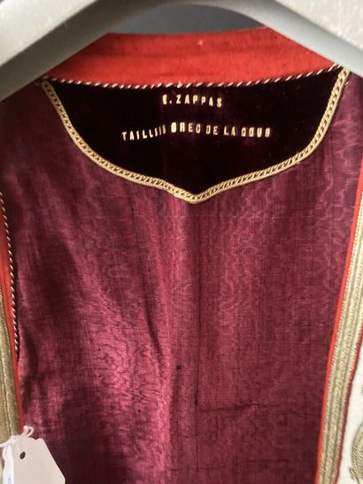 Gilet long brodé d'un ensemble de mariée...