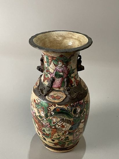 Vase Nankin à décor de guerriers
H :34 cm
Petit...