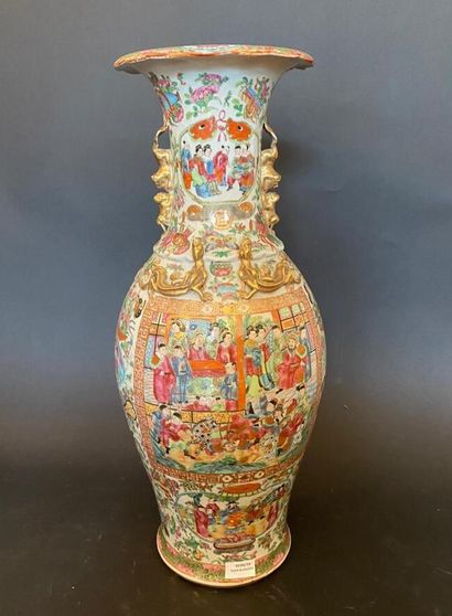 Important vase balustre en porcelaine de...