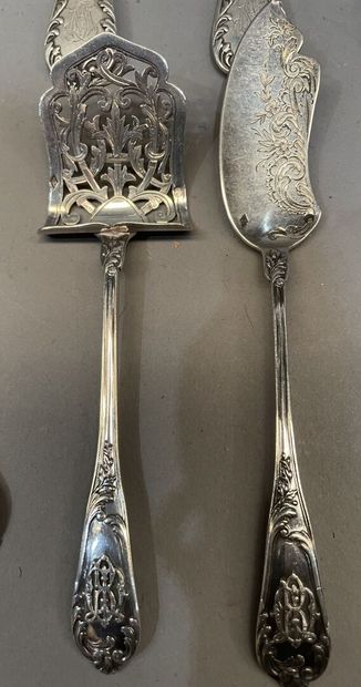 Lot de couverts en argent comprenant :
2...