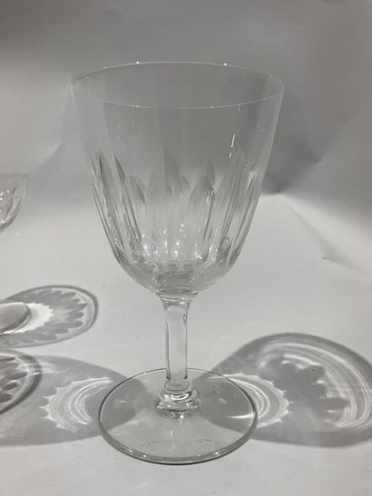 BACCARAT 
Service de verres à pied en cristal...