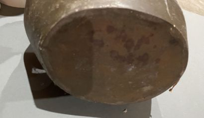 Paire de vase en régule cisel de motifs floraux,...