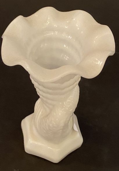 Petite collection de vases en opaline et...