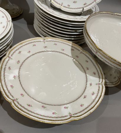 Partie de service de table en porcelaine...