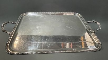 Plateau de service en métal argenté, le bord...