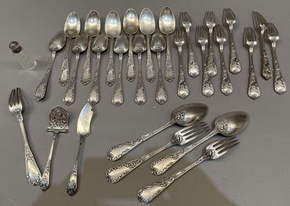 Lot de couverts en argent comprenant :
2...