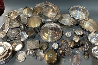 Lot de métal argenté : timbales, casseroles...
