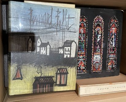 Lot of bound and paperback books,
mainly...