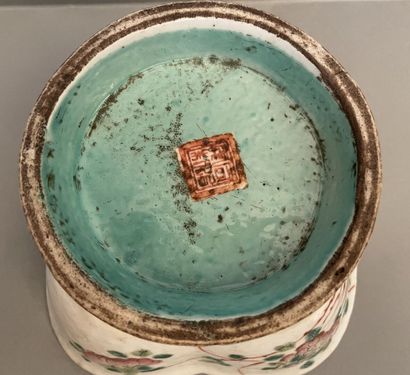 CHINE - Fin XIXème siècle
Bol polylobé sur...
