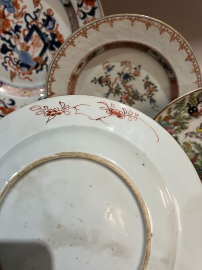 Deux assiettes en porcelaine émaillé Imari....