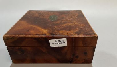 Coffret de forme carrée en placage ronce...