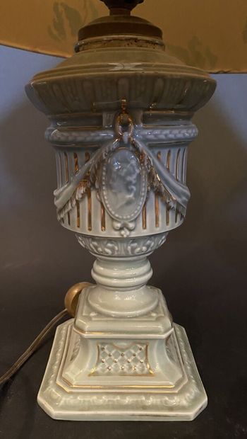 Paire de pieds de lampe en céramique en forme...