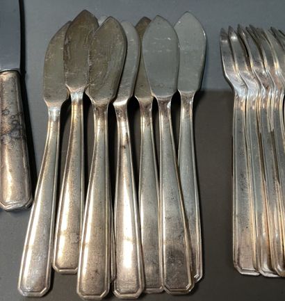 Partie de ménagère de couverts en métal argenté,...