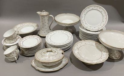 Partie de service de table en porcelaine...