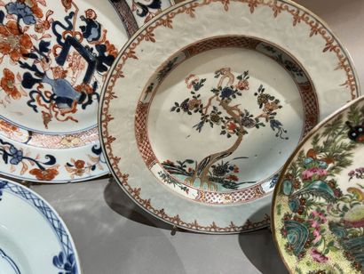 Deux assiettes en porcelaine émaillé Imari....