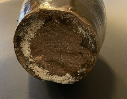 JAPON
Vase bouteille en grès émaillé noir...