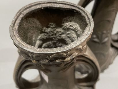 Paire de vase en régule cisel de motifs floraux,...