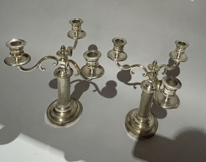 Paire de candélabres en métal argenté à trois...