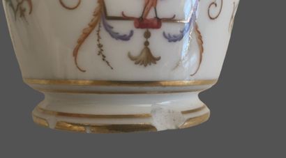 Service tête à tête en porcelaine à décor...