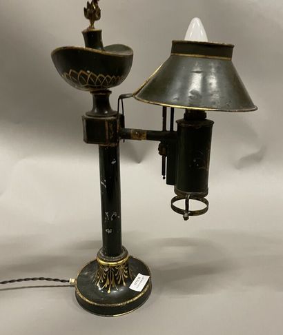 Green and gold lacquered metal quinquet lamp....